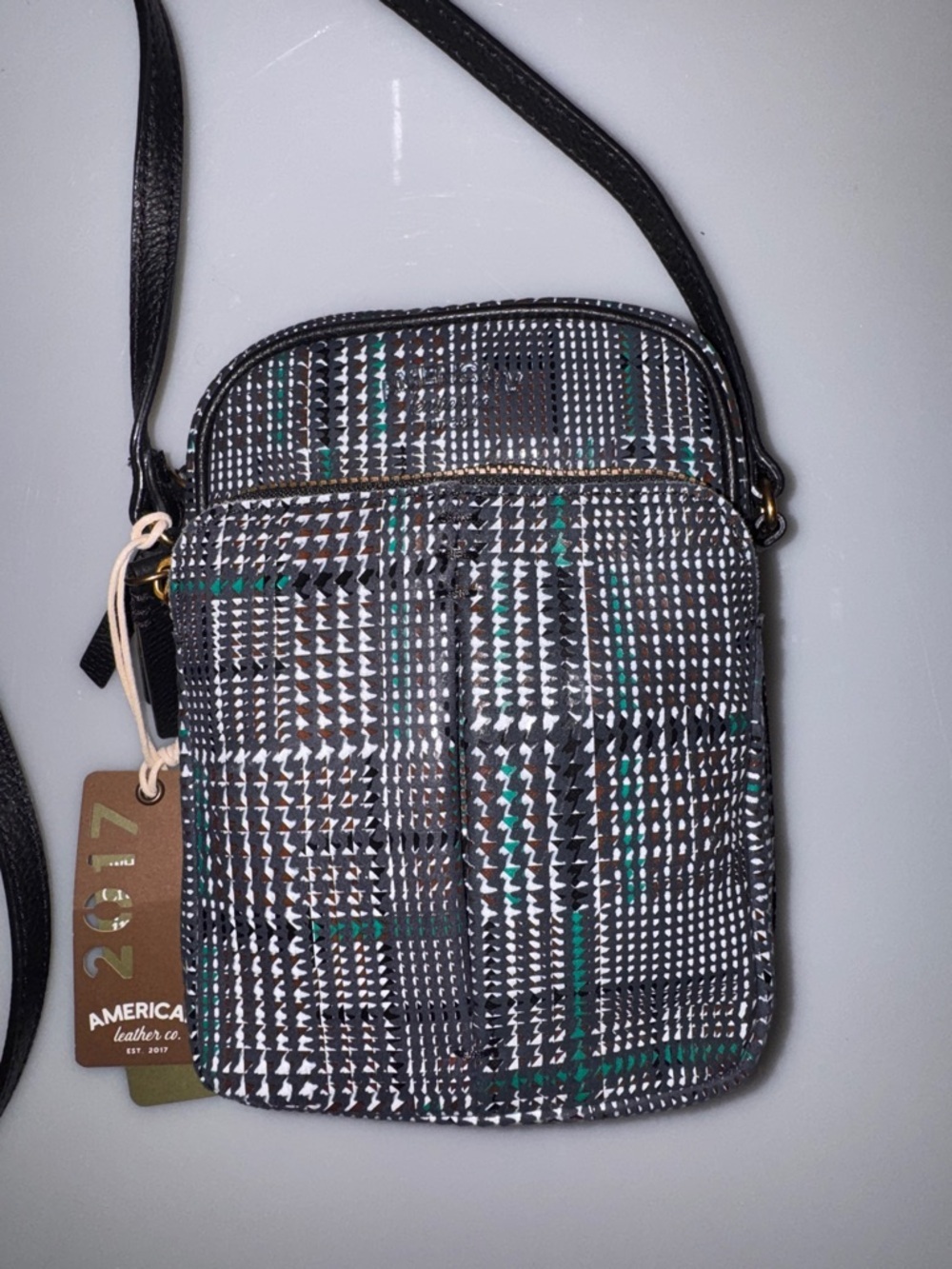 American Leather co crossbody woven geometric lightweight compact travel purse - Picture 2 of 8